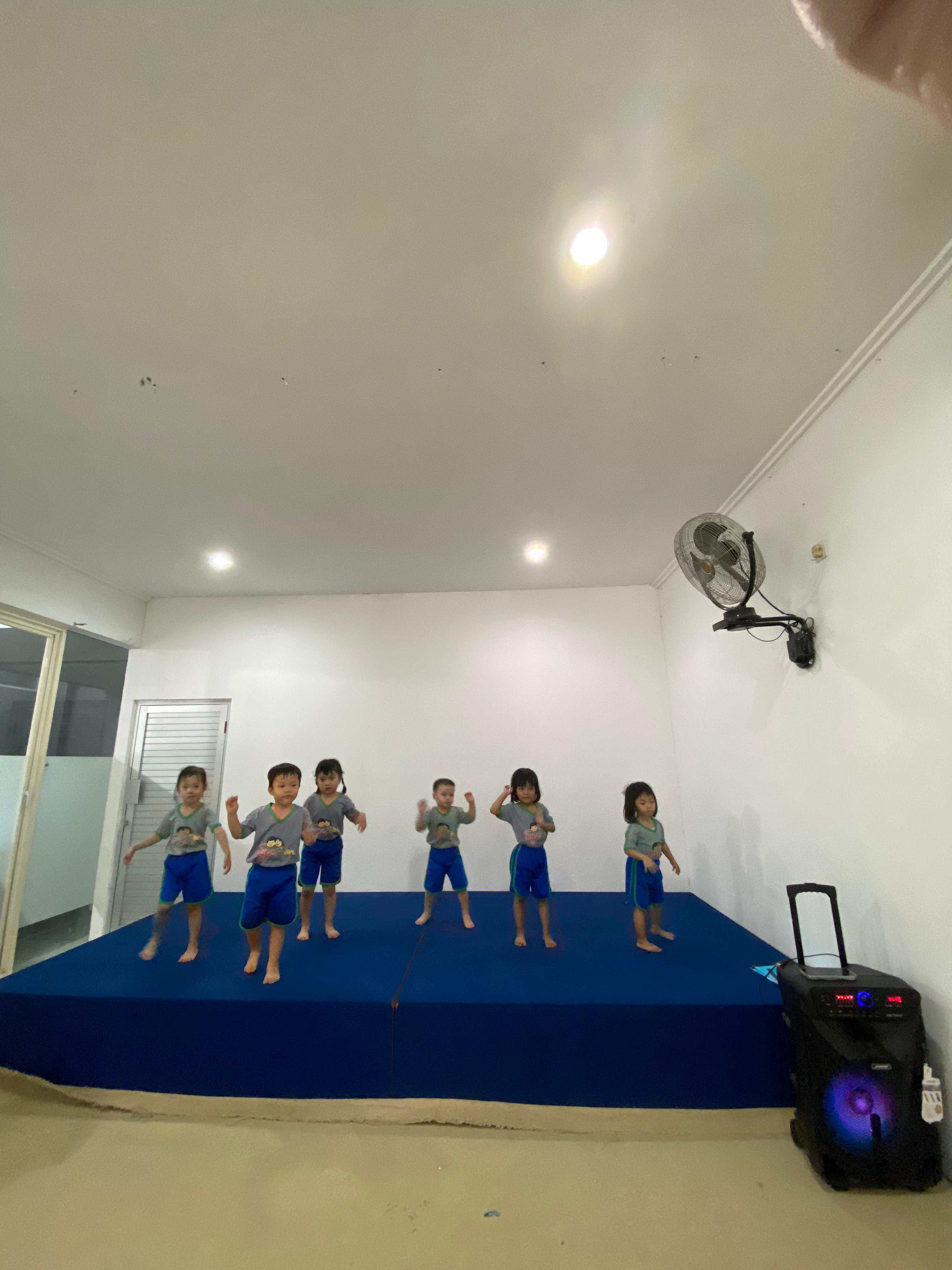 Menari